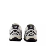 New Balance 204L Silver Metallic Black - Image 4