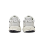 Air Zoom Vomero 5 'Photon Dust Metallic Silver' - Image 4